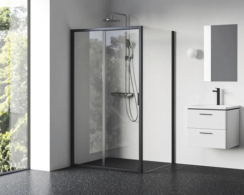 Koupelna se sprchovým koutem s posuvnými dveřmi, skříňkou pod umyvadlo a zrcadlem