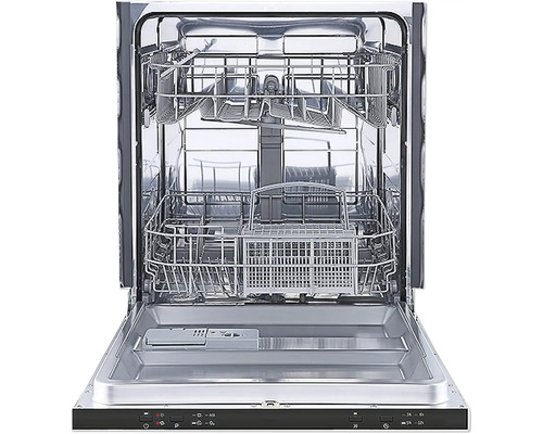 Otevřená myčka nádobí s košíky na příbory a koši na nádobí.