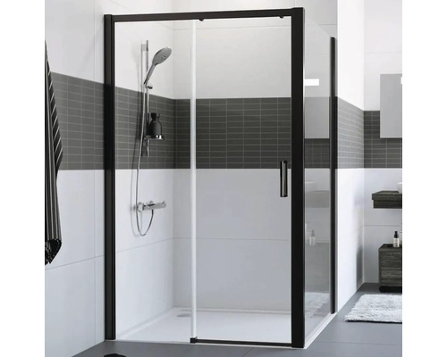 Sprchové dveře pro boční stěnu Hüppe Classics 2 EasyEntry 140 cm barva rámu černá dekor skla čiré sklo HUPPE C25311.123.322 Rohová sprcha s černým rámem a posuvnými dveřmi v koupelně.