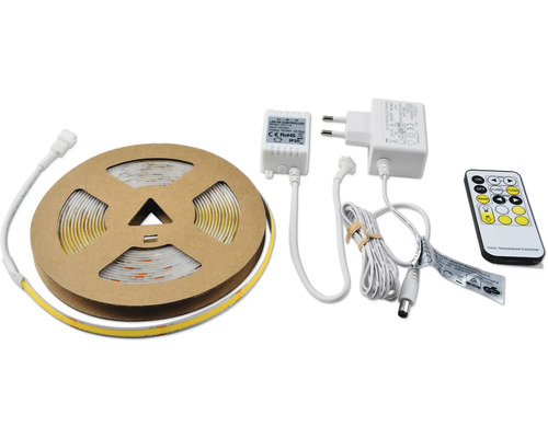 LED pásek s transformátorem, ovládáním a dálkovým ovládáním na cívce