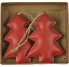 Dva červené vánoční stromky s provázkem v kartonové krabici