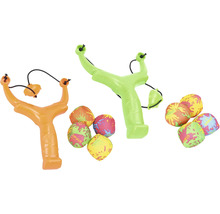 Dva praky a stříkací koule