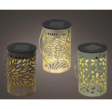 Tři solární lucerny s dekorativními výřezy a držadlem