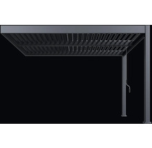 Detailní pohled na moderní pergolu s lamelovou střechou