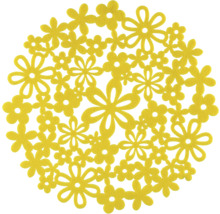 Žlutá dekorace na stůl s květinovým designem