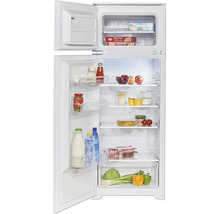 Otevřená lednice s potravinami