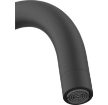 Detail černé výtokové trubice vodovodní baterie