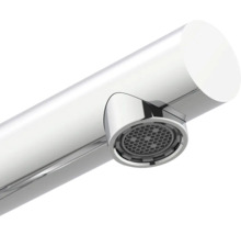 Detailní záběr výtoku vodovodní baterie