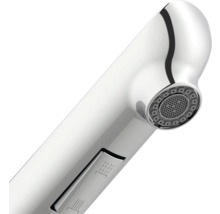 Detail chromované vodovodní baterie