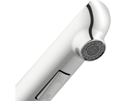 Detail chromované vodovodní baterie