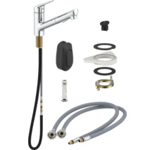 Kuchyňská baterie s příslušenstvím a připojovacími hadicemi.