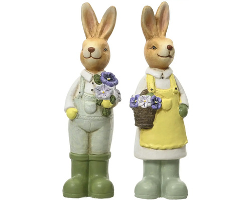Dvě figurky zajíčků s květinami a gumovými botami jako dekorace na Velikonoce