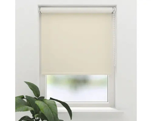 Béžová okenní roleta v zavřeném stavu