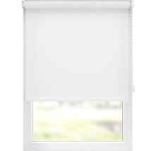 Bílá roleta na okně pro regulaci světla