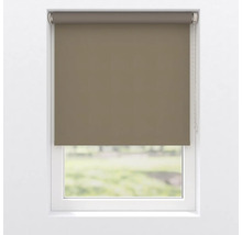 Pohled na okno s šedou roletou