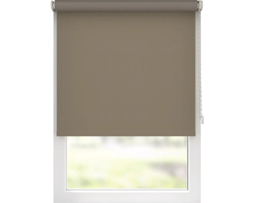 Okno se staženou roletou