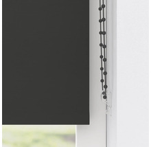 Roleta s řetízkovým ovládáním na okně