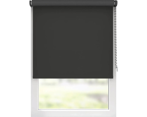 Neprůhledná roleta na okně s řetízkovým ovládáním