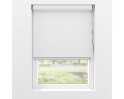 Roleta na okně s ovládacím řetízkem