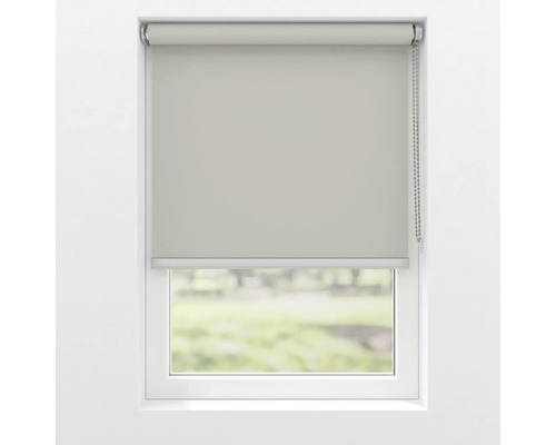 Okno se staženou roletou