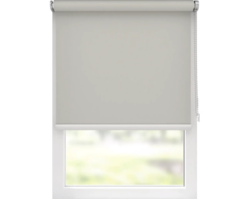 Okno s roletami pro zastínění