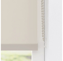 Detailní záběr rolety s řetízkovým ovládáním pro dekoraci oken