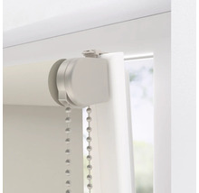 Rolety s řetízkovým ovládáním na okenním rámu