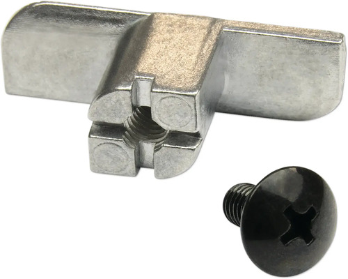 Kovová křídlová matice s odpovídajícím šroubem