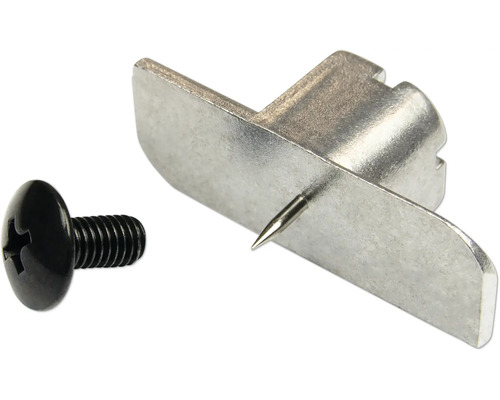 Kovové upevnění s černým šroubem