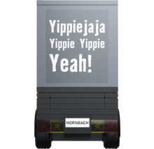 Nákladní automobil Hornbach s nápisem 'Yippiejaja Yippie Yippie Yeah!'