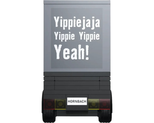 Nákladní automobil Hornbach s nápisem 'Yippiejaja Yippie Yippie Yeah!'