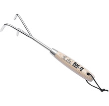 Ruční kultivátor s dřevěnou rukojetí a třemi hroty