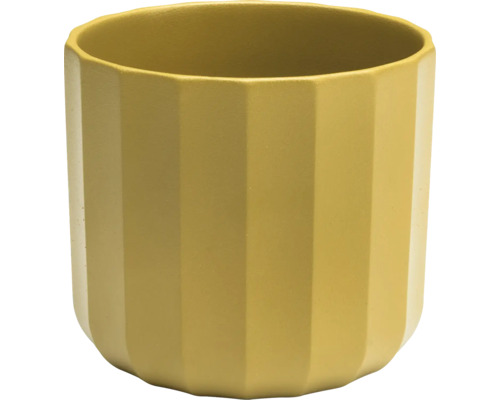 Žlutý květináč s žebrovaným povrchem