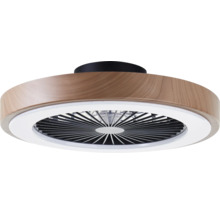 Stropní ventilátor s dřevěným vzhledem