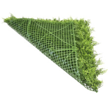 Rohož z umělé trávy s plastovou mřížkovou strukturou