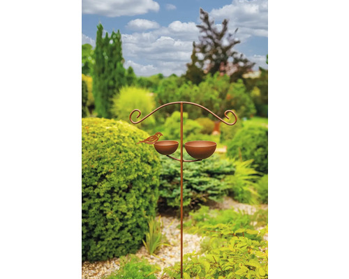 Opora pro rostliny s pítkem kovová 50 x 150 cm barva měděná Pítko pro ptáky se dvěma miskami a figurkou ptáka na zahradě