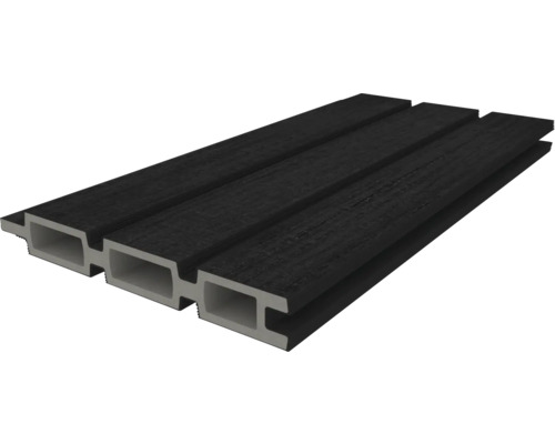 Tmavý plastový obklad fasády