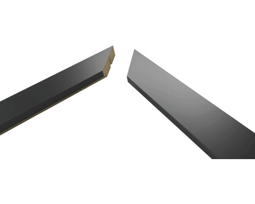 Dvě dřevěné soklové lišty