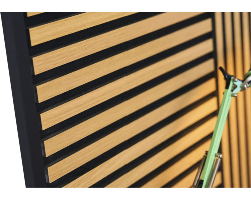 Akustický panel s dřevěnými lamelami
