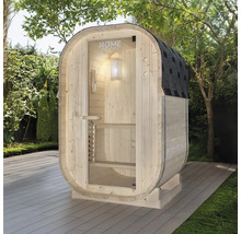 Dřevěná sauna se skleněnými dveřmi a střešní lepenkou na zahradě.