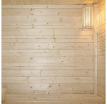 Dřevěná sauna s lampou