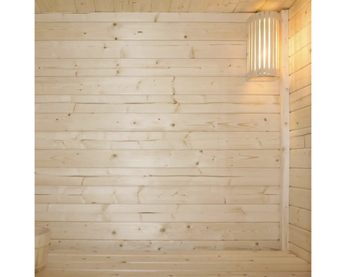 Dřevěná sauna s lampou