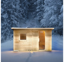 Dřevěná sauna ve sněhu s oknem a skleněnými dveřmi s logem Home Deluxe