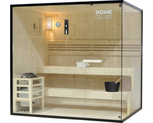 Dřevěná sauna se skleněnými dveřmi a interiérem