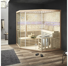 Moderní sauna se skleněnou přední stěnou, dřevěnými lavicemi a kamny v interiéru