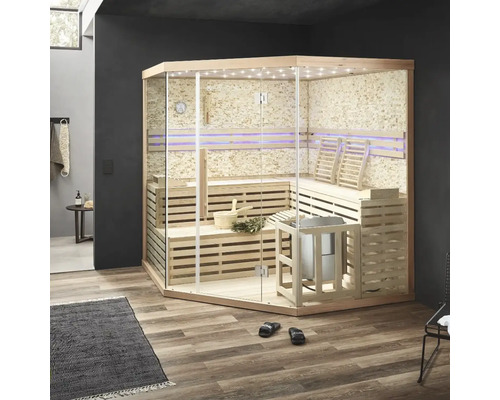 Moderní sauna se skleněnou přední stěnou, dřevěnými lavicemi a kamny v interiéru