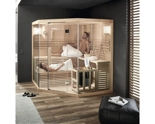 Rohová sauna se dvěma osobami odpočívajícími na dřevěných lavicích za skleněnými stěnami