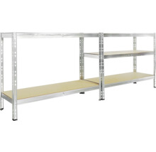 Kovová police s několika úrovněmi pro skladování