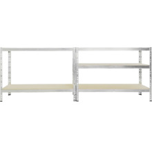 Kovová police s několika úložnými plochami pro skladování