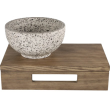 Dekorační mísa na dřevěném podnosu